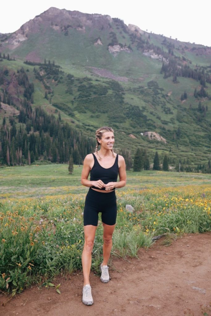 How Vuori Collaborator and Professional Runner @aleeyahutchins preps for  runs in the cold with Vuori's Clean Elevation set + Canyon…